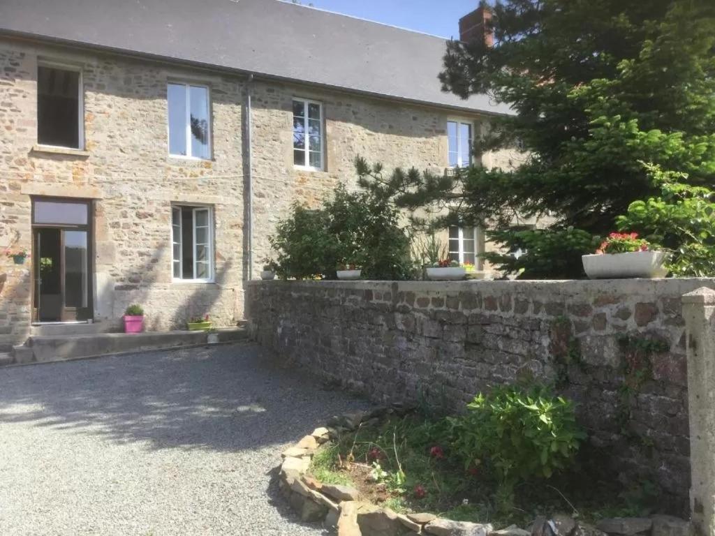 La Petellerie, Maison De Campagne Avec Piscine Pour Un Sejour Detente Moyon Exterior foto