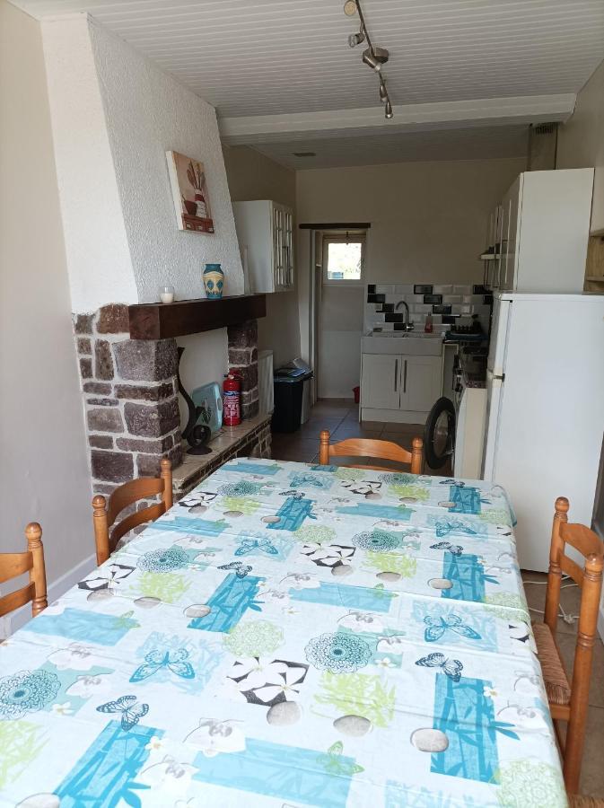 La Petellerie, Maison De Campagne Avec Piscine Pour Un Sejour Detente Moyon Exterior foto