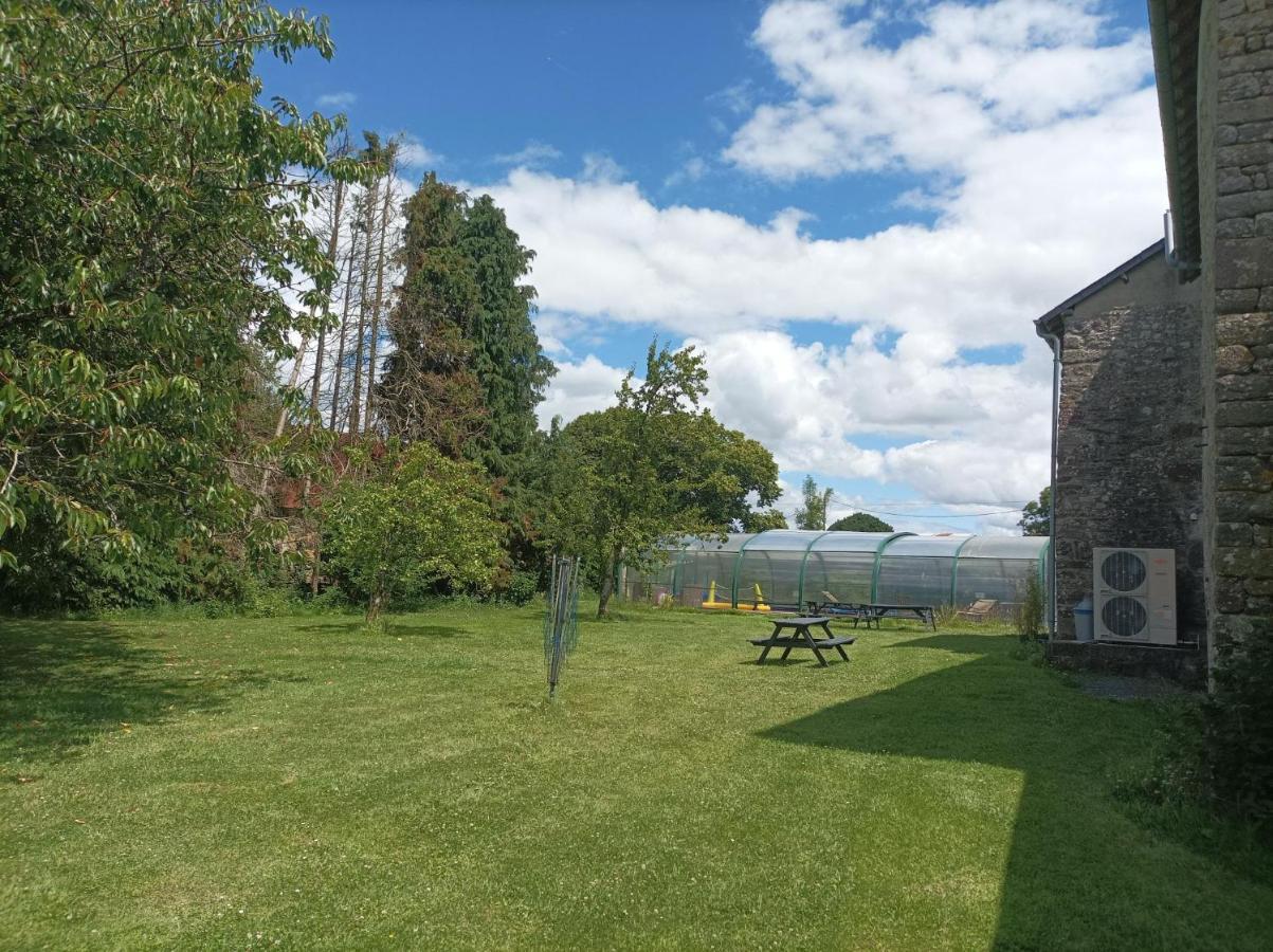 La Petellerie, Maison De Campagne Avec Piscine Pour Un Sejour Detente Moyon Exterior foto